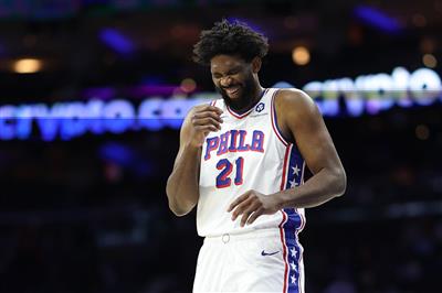 Embiid: Depois de jogar dois ou três minutos e depois descer, seria melhor ir para casa e ficar com minha família, mas sigo os preparativos.