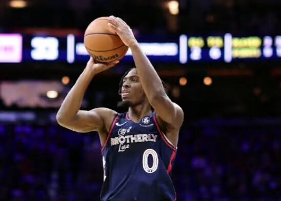 Três pontos malucos! O 76ers & Hornets acertou um total de 14 rebatidas no primeiro quarto, com uma taxa de arremessos de 56%.