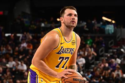 Escalação inicial do Timberwolves x Lakers: Doncic x Edwards, Ayton PK Gobert