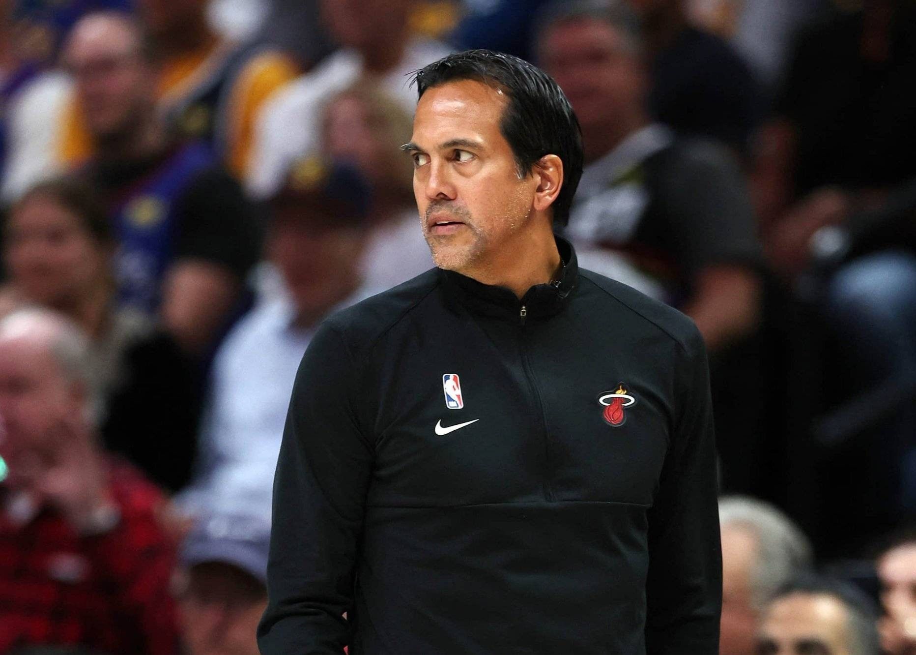 Mídia dos EUA: Um grave incêndio eclodiu na casa do técnico do Heat, Spoelstra, sem vítimas até agora