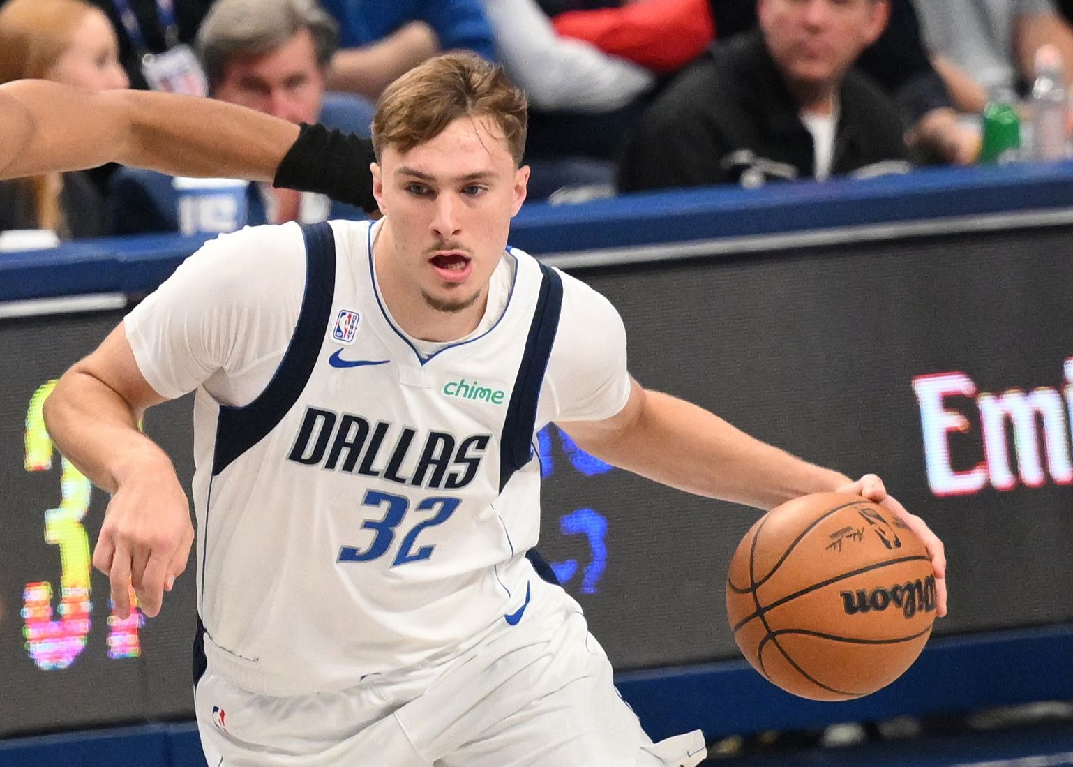 Flagg se tornou o jogador mais jovem a marcar mais de 100 rebotes, mais de 20 assistências e mais de 20 depois de se tornar James.