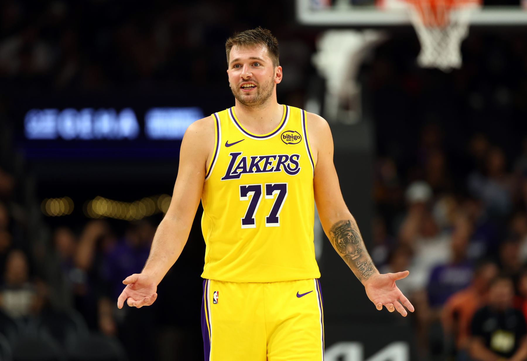 Vença o Jordão! Doncic marcou 200 pontos nos primeiros cinco jogos, ficando em terceiro lugar na história