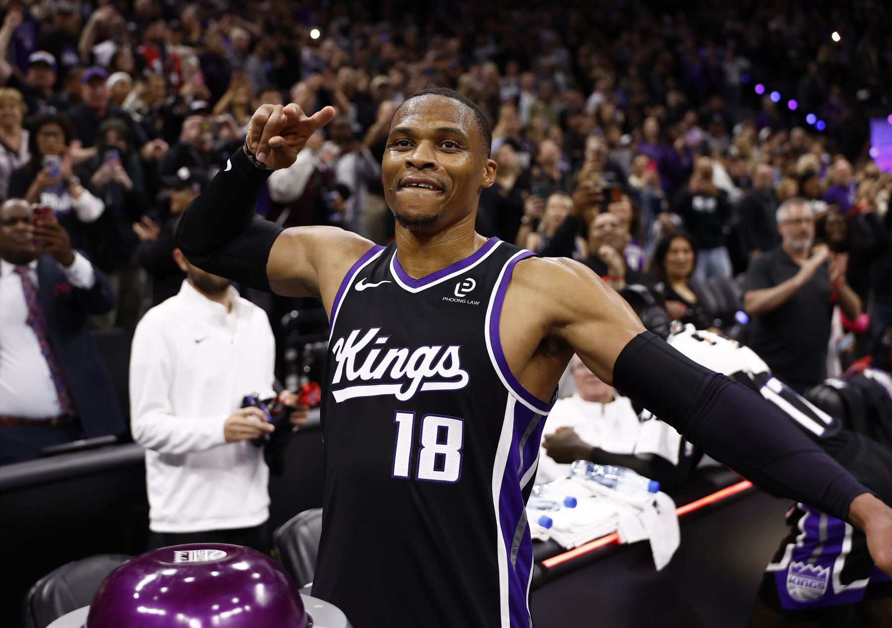 marco! Westbrook levou o time à vitória com um triplo-duplo de 23 pontos, 16 rebotes e 10 assistências. Ele registrou 204 triplos duplos em sua carreira.