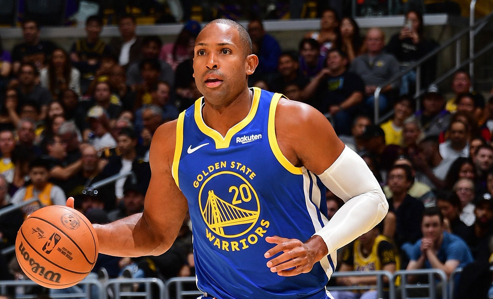Perdidos coletivamente! As duas primeiras cinco posições dos Warriors, Horford e Post, combinaram 0 de 13 arremessos e não conseguiram marcar.