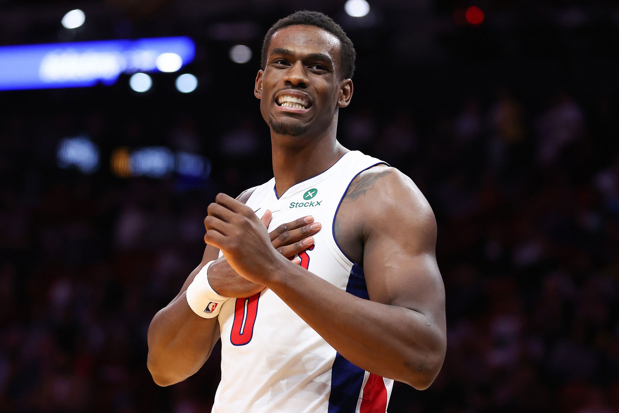 Duren, de 22 anos, marcou 20 + 20 4 vezes, perdendo apenas para O'Neal e Howard nos últimos 45 anos.