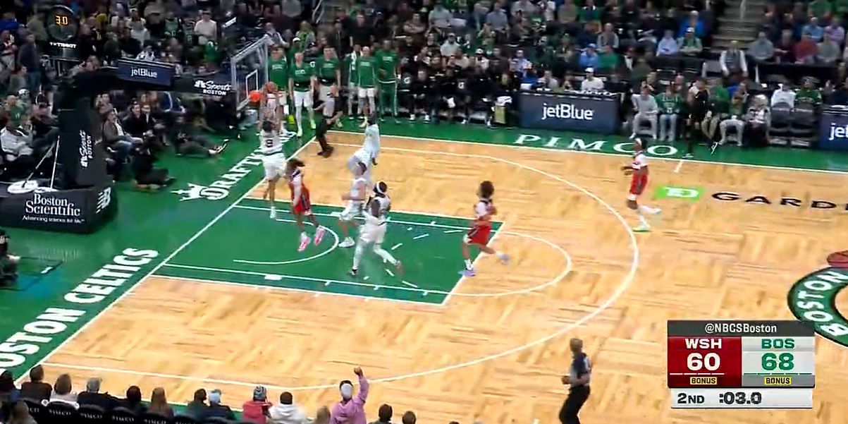 Os membros da equipe reserva não são bons o suficiente! O banco marcou para o Celtics 2 a 20 no intervalo, com apenas um jogador marcando.