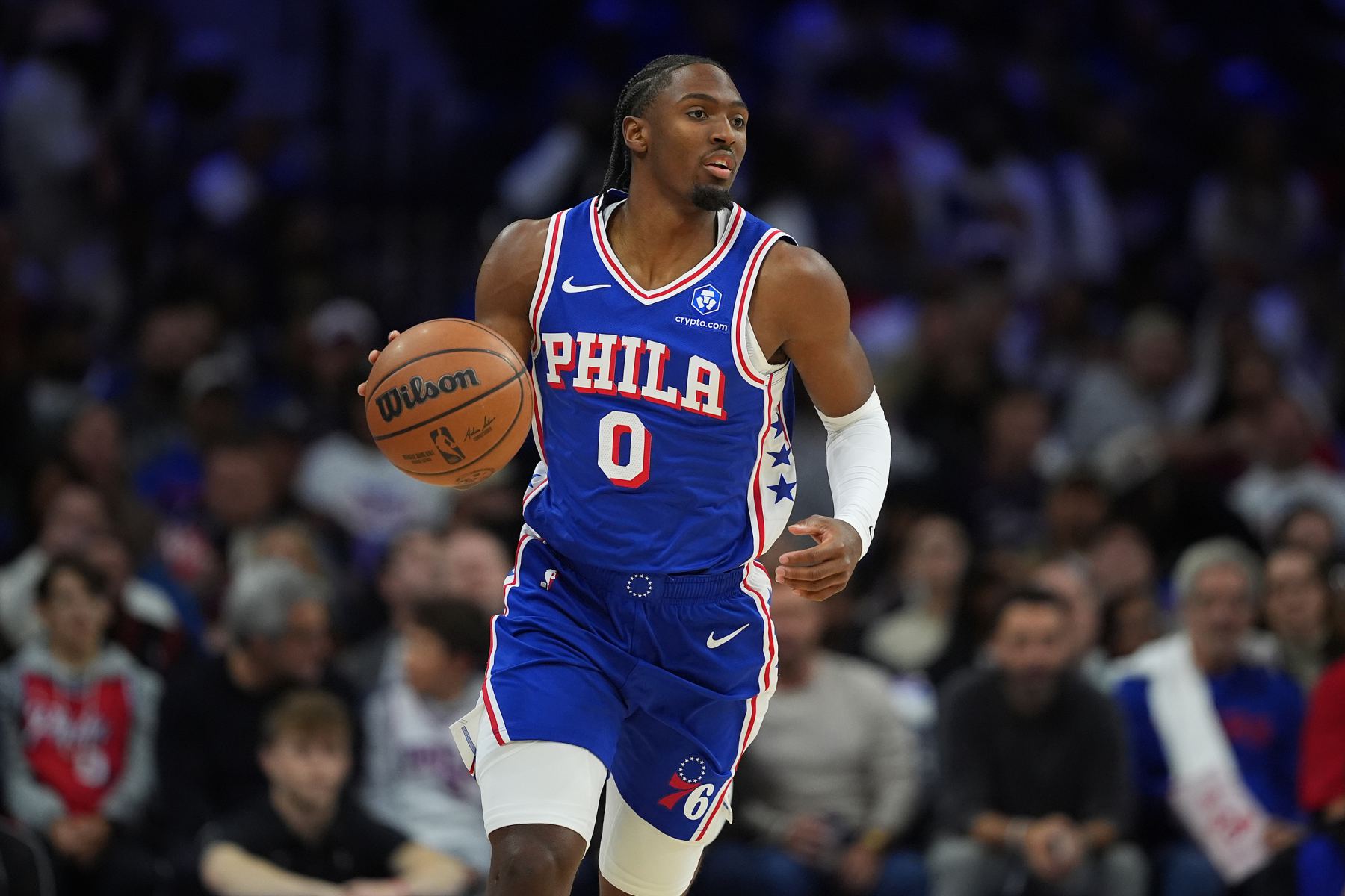 As reservas são incríveis! Os reservas do 76ers marcaram mais do que os titulares no intervalo, e apenas Maxi marcou dois dígitos como titular.