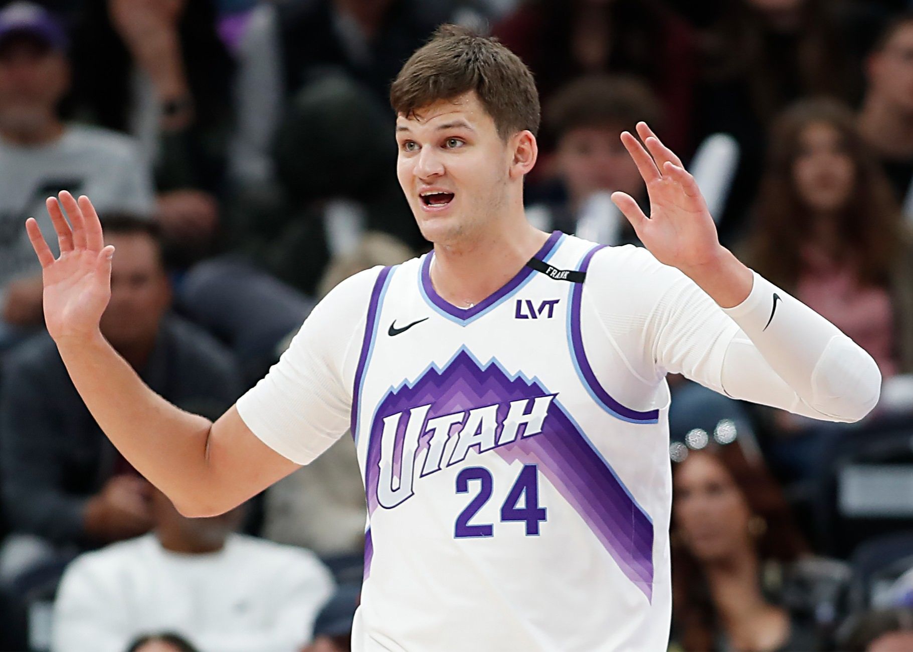 Shams: Jazz No. 5 Kesler passou por uma cirurgia no ombro esquerdo e está fora da temporada