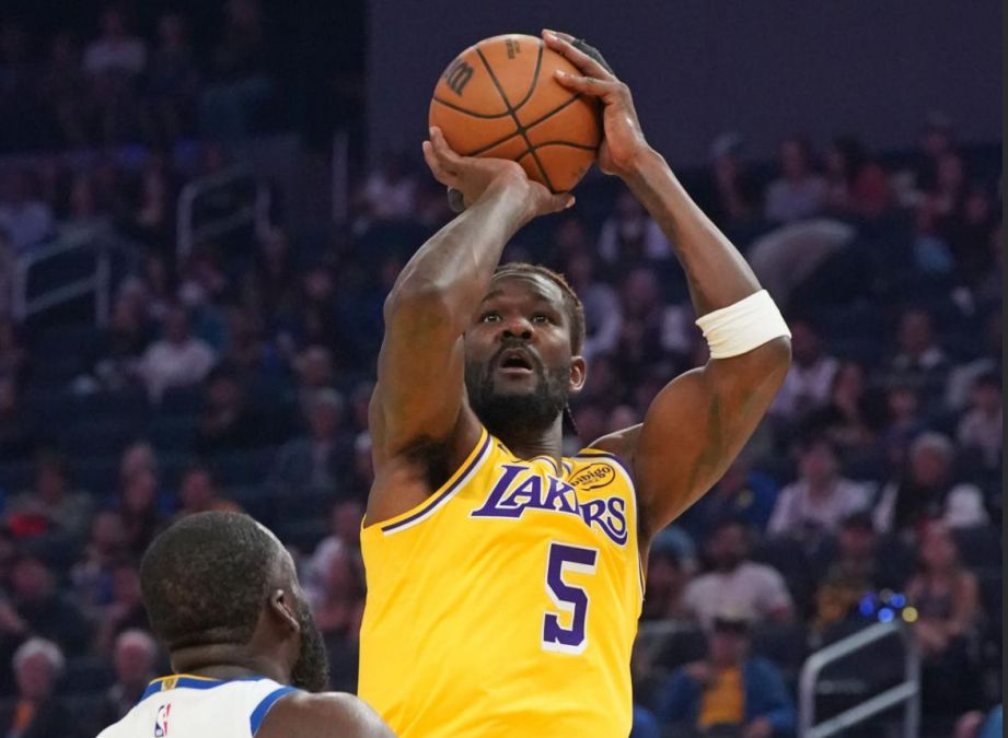 Ayton fala sobre confronto: É como lutar contra um monstro. Protegê-lo exige que toda a equipe trabalhe em conjunto.