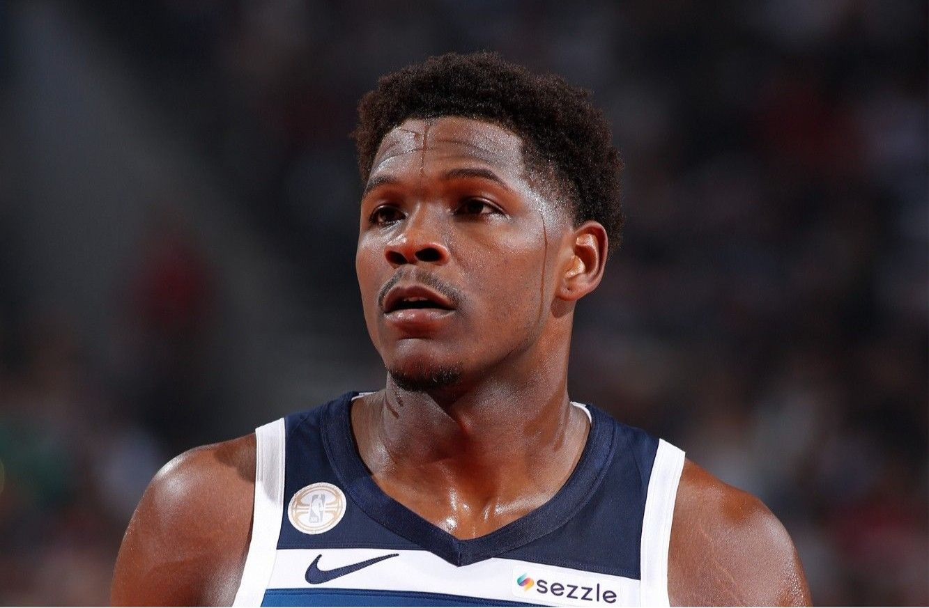 Shams: Edwards, estrela dos Timberwolves, retornará ao jogo hoje contra os Knicks