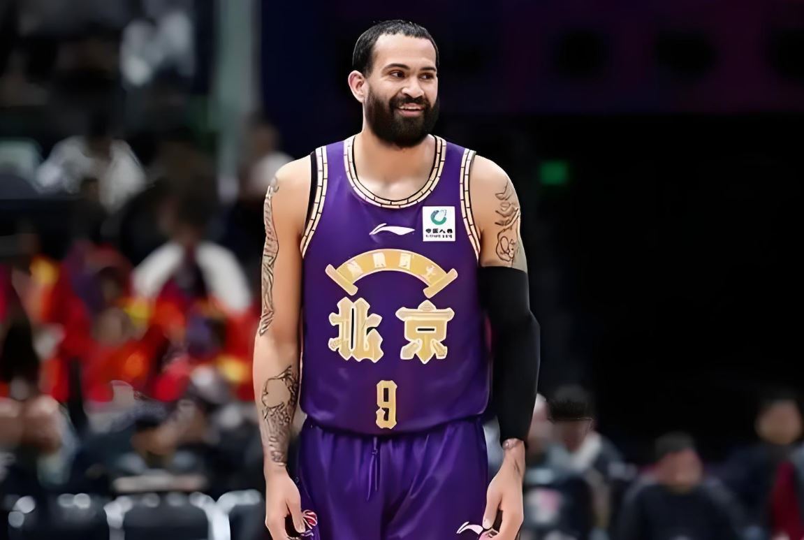 Bem vindo de volta! Riller anunciou nas redes sociais: Ele retornará ao time masculino de basquete da Beijing Enterprises na nova temporada