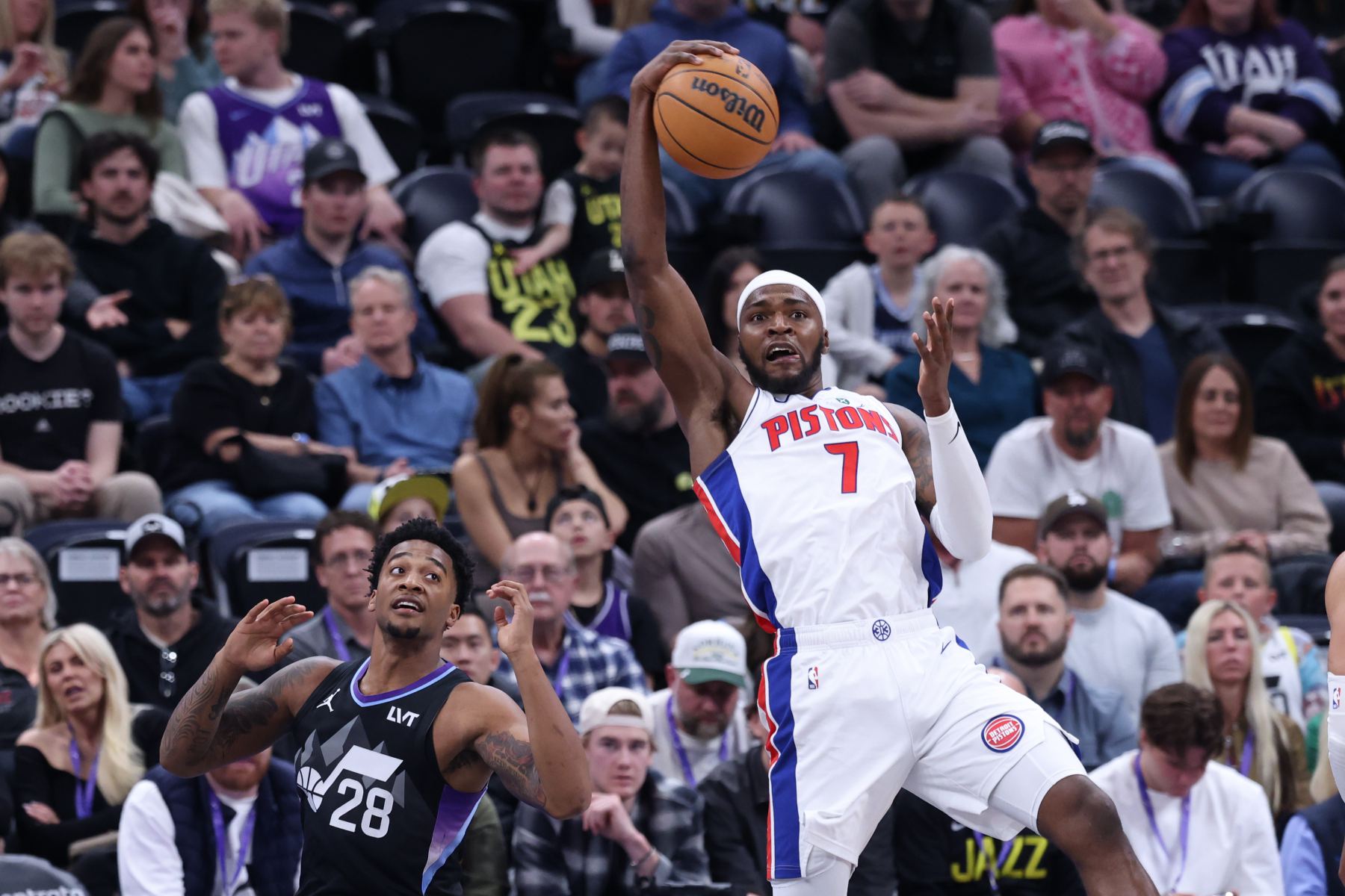 Paul Reed tem 25+10+5 e uma porcentagem de arremessos reais superior a 90%, a primeira na história dos Pistons