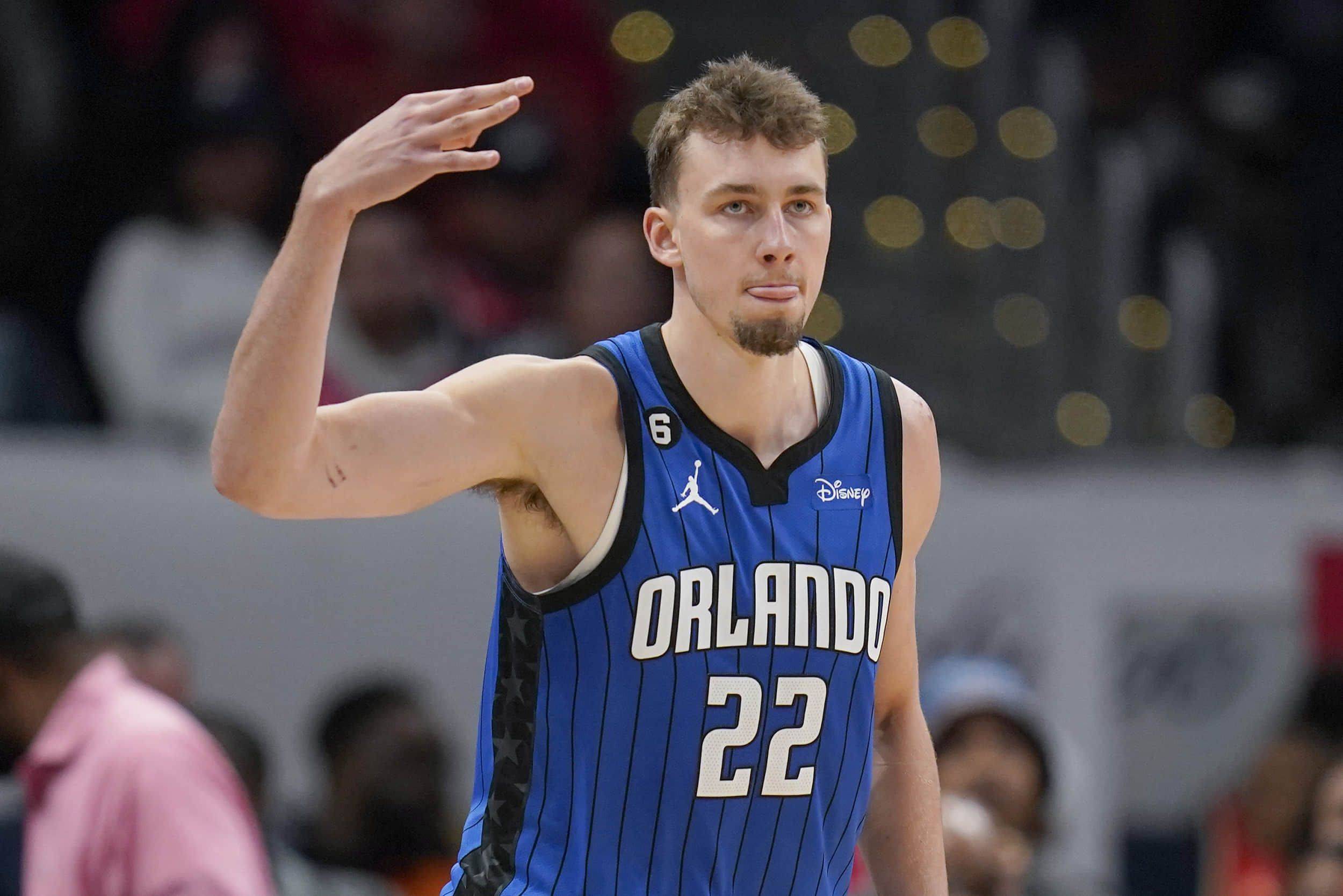 Wagner e Bane combinaram 50 pontos para ajudar o Magic a vencer os Knicks por 17 pontos.