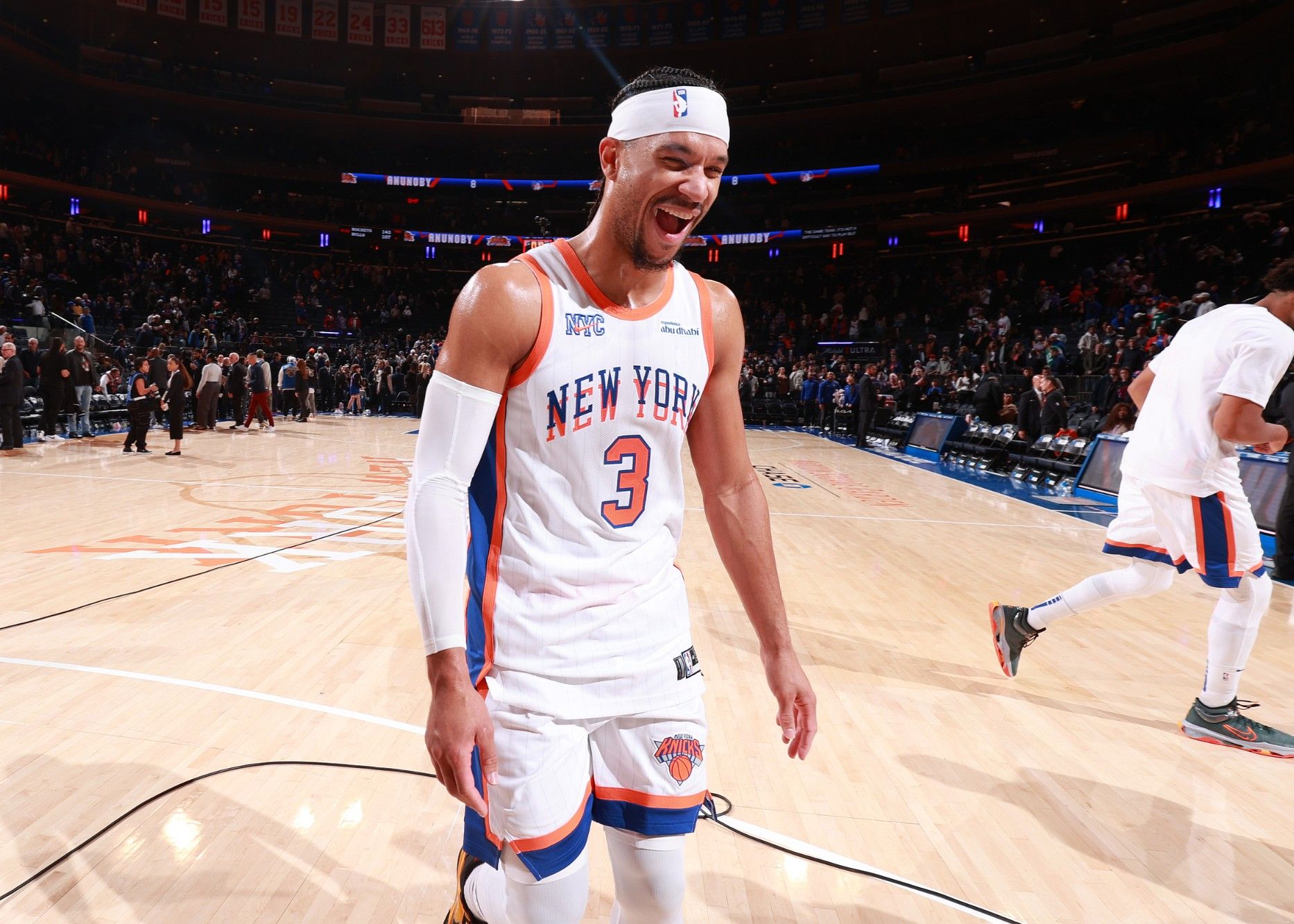 São equipes completamente diferentes! Os Knicks marcaram 42 pontos no primeiro quarto ontem, mas hoje marcaram apenas 42 pontos no intervalo.