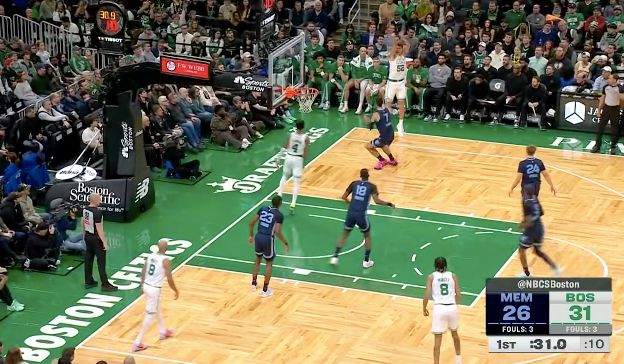 O Celtics acertou 6 cestas de três pontos no primeiro quarto, e as brancas marcaram 10 pontos em um único quarto.
