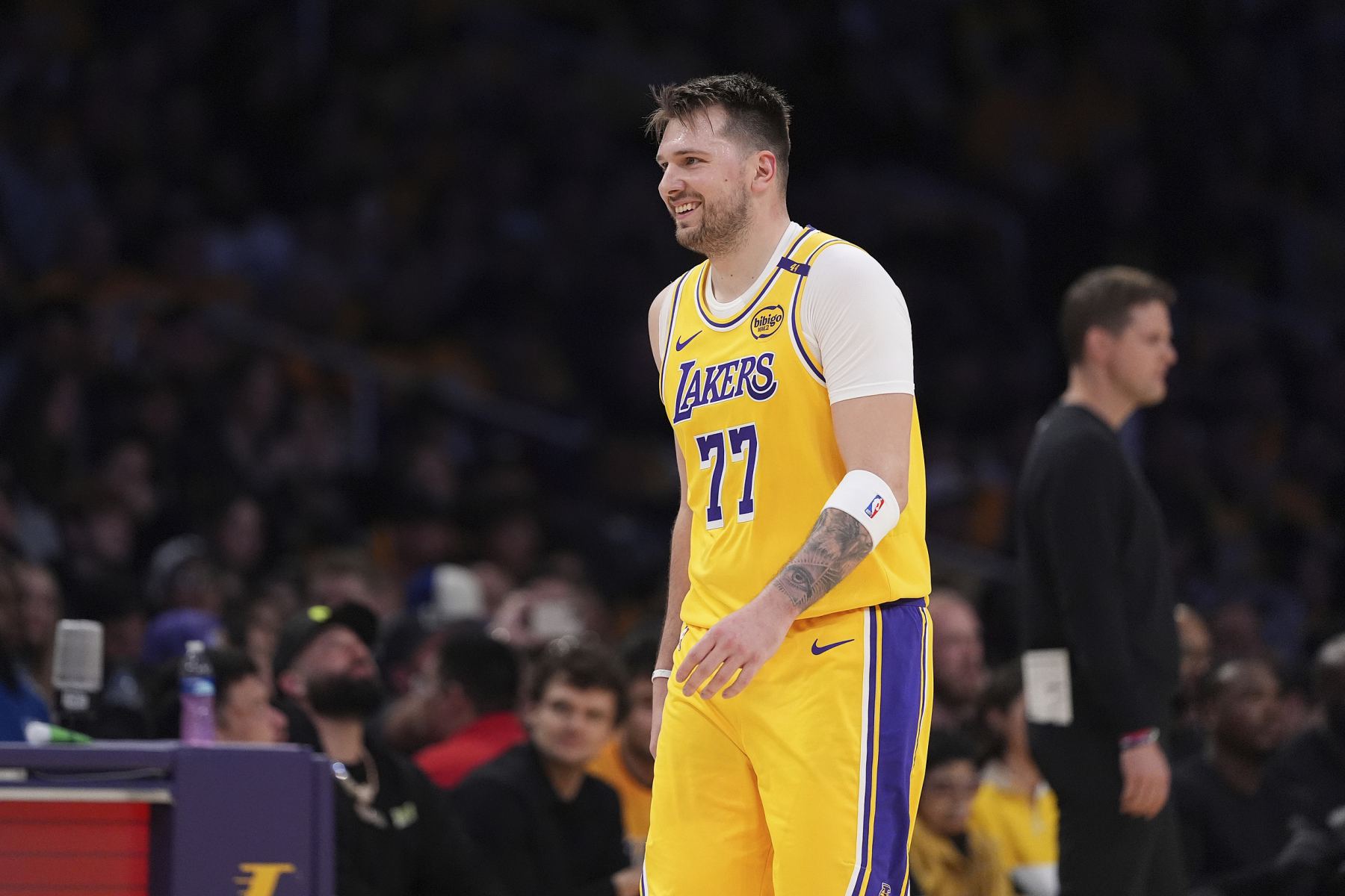 Shams: Se os Mavericks tivessem feito uma oferta pública para Doncic, eles poderiam ter trocado 8 cartas do primeiro turno ou até mesmo trocado cartas.