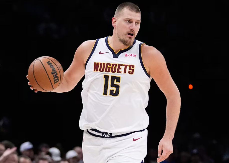 Eficiente! Jokic acertou 16 dos 19 arremessos e marcou 35+15+7, levando o time a 5 vitórias consecutivas.