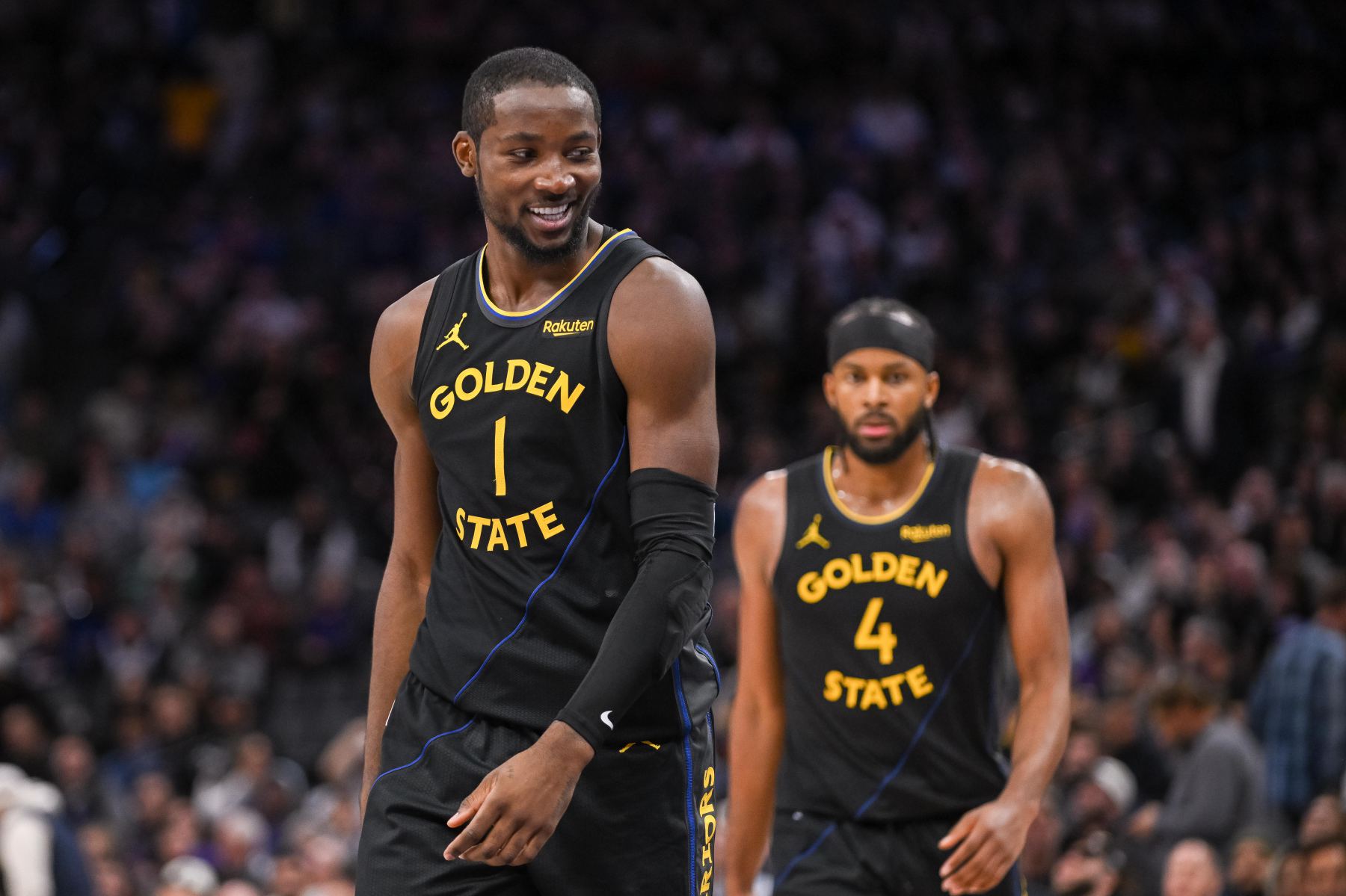 Os Warriors e Thunder têm um total de 39 turnovers, e os Warriors têm impressionantes 20 turnovers.