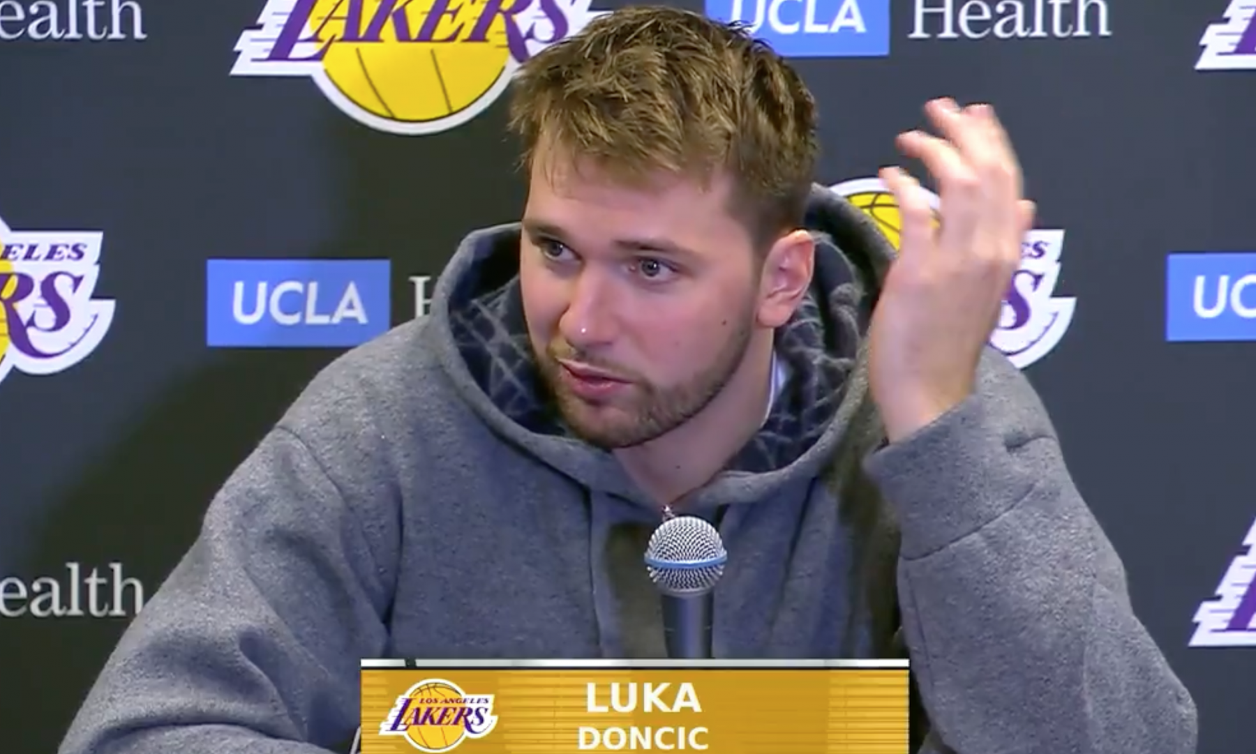 Doncic: Eu estava muito quieto quando cheguei ao Lakers. Agora costumo brincar com todo mundo e trocar insultos.