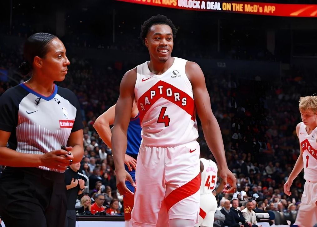 Barnes tem pelo menos 1 interceptação e 1 bloqueio em 9 jogos consecutivos, empatando com Carter na mais longa sequência de rebatidas da história do time.