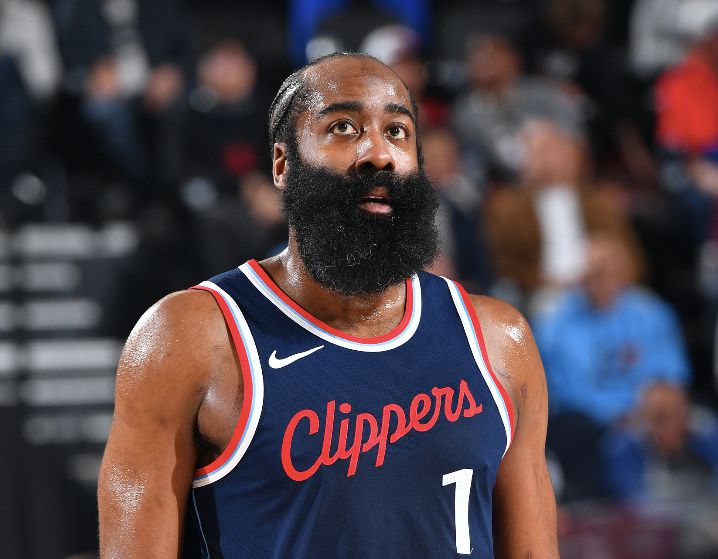 Jogado 51 minutos e 03 segundos, estabelecendo um novo recorde na temporada regular! Harden: Eu jogo para vencer