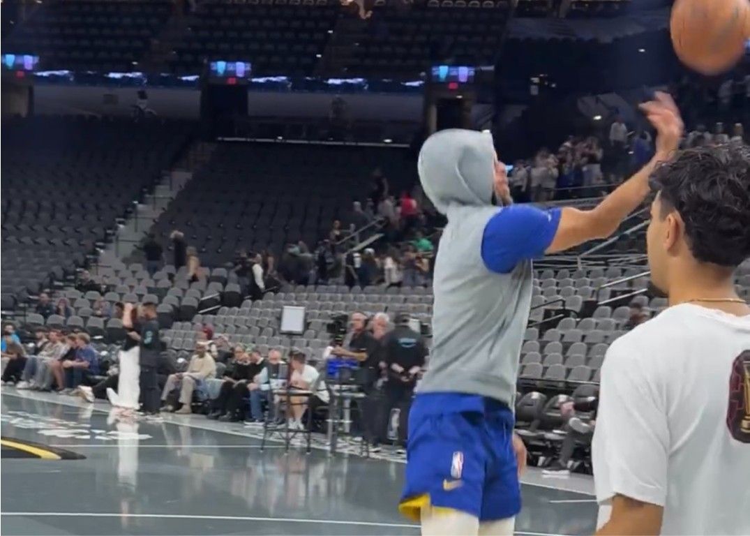 Acabei de me separar da Under Armour! Curry usou os tênis de basquete de 6ª geração de Kobe Bryant para participar do treino de hoje.