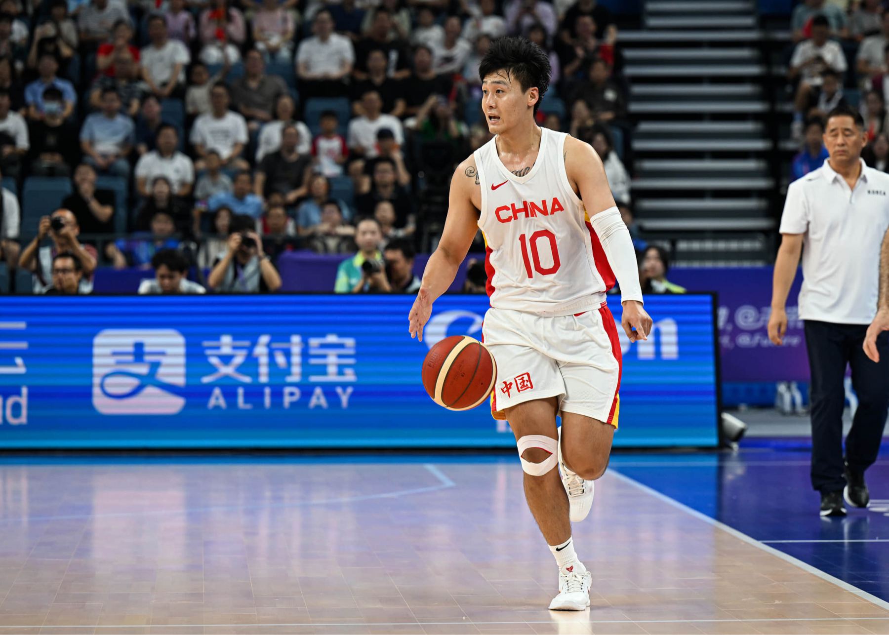 Una seus pensamentos e comece de novo! Seleção chinesa de basquete masculino realiza campo de treinamento