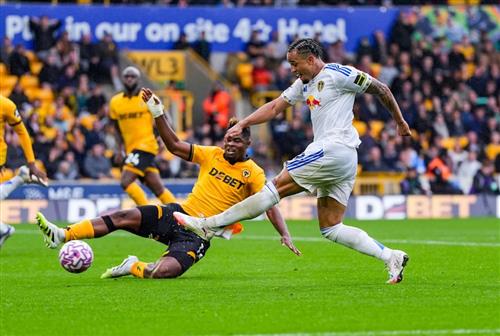 Lobos x Leeds United