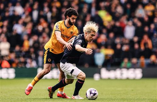 Lobos x Luton Town