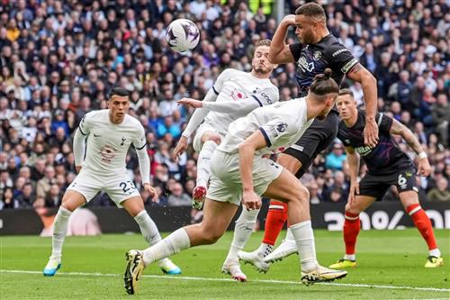 Tottenham Hotspur x Luton Town