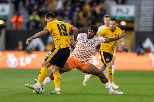 Lobos x Blackpool
