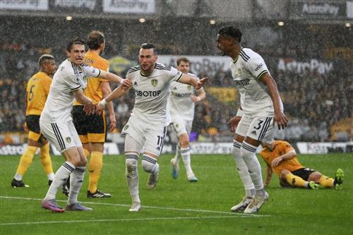 Lobos x Leeds United