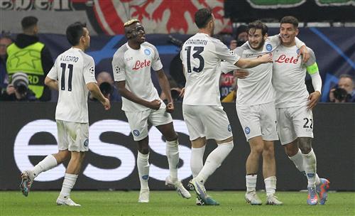 Nápoles x Eintracht Frankfurt