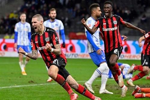B. Leverkusen x Hertha Berlim
