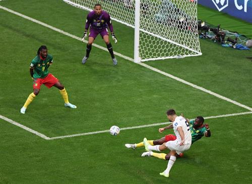 Camarões vs Sérvia
