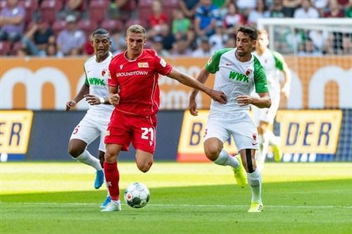 B. Bayer Leverkusen x Union Berlim