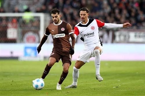 Eintracht Frankfurt x St.