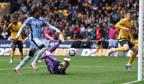 Lobos x Tottenham Hotspur