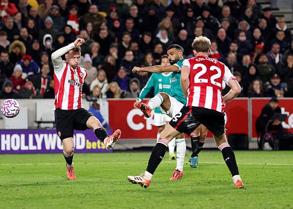 Estatísticas de Salah x Bees: 4 chutes, 2 gols, 1 gol, 1 passe chave, 3 erros