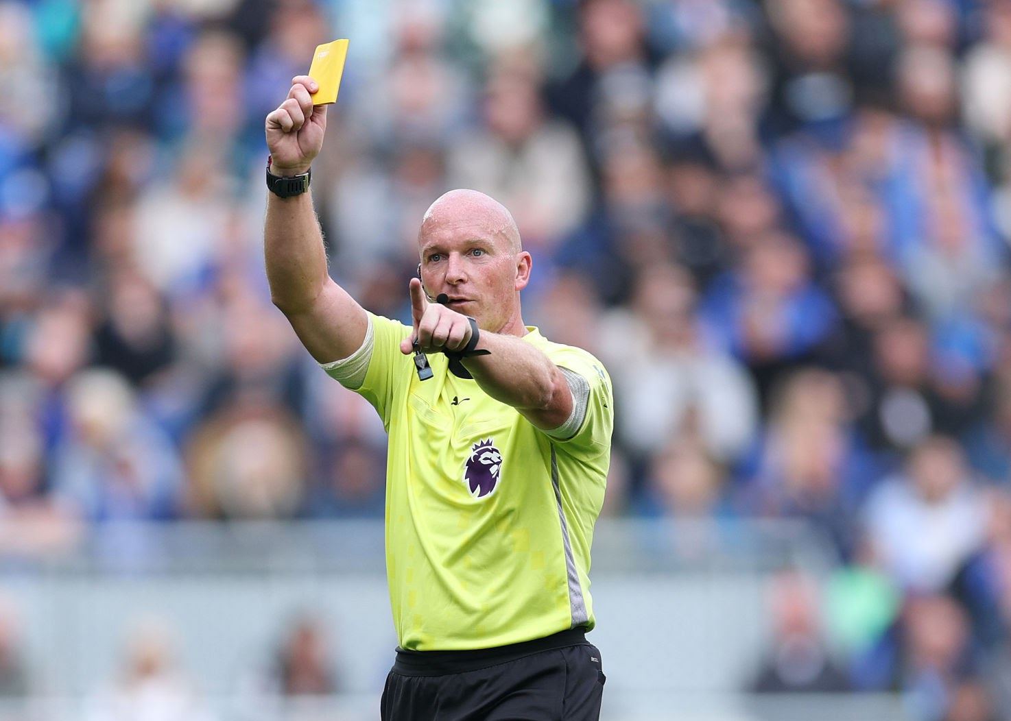 Vejo você em breve! O árbitro Hooper do Liverpool x Brentford foi afastado no intervalo devido a doença