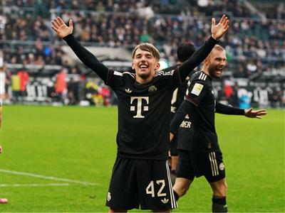O número 42 tem poder mágico? O jovem Karl, de 17 anos, do Bayern, fez sucesso no mundo em jogos consecutivos na Liga dos Campeões e na Bundesliga.