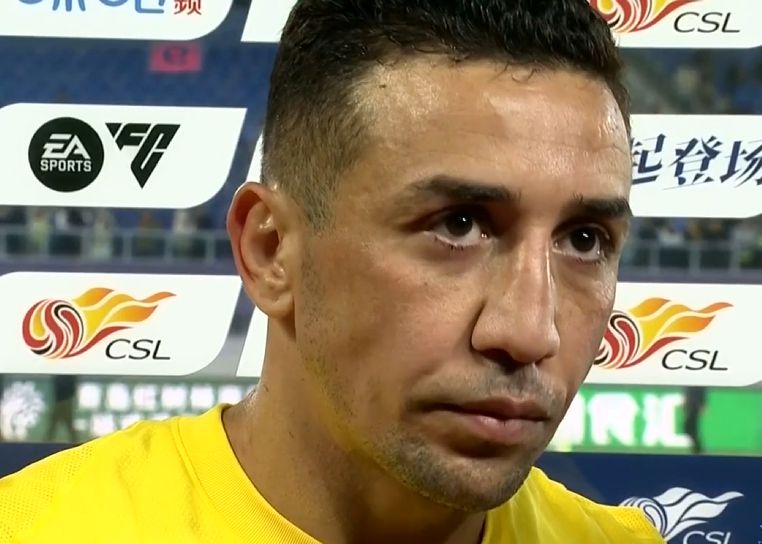 Davidson: O chute lateral que Chengcheng marcou deveria ter sido um tiro de meta. É uma pena que não tenham vencido o jogo.