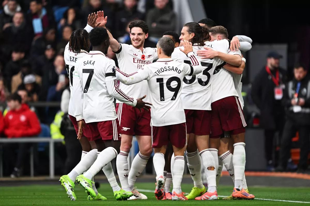 Ex-jogador de futebol britânico: O Blue Moon Red Army aumentou o placar do campeonato. Os Gunners precisam de mais de 90 pontos para vencer o campeonato.