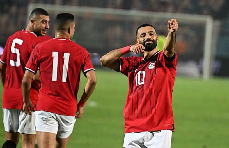 Postagem: Salah vai negociar com o técnico do Egito, ele quer terminar de jogar pelo Brighton antes de ingressar na seleção nacional