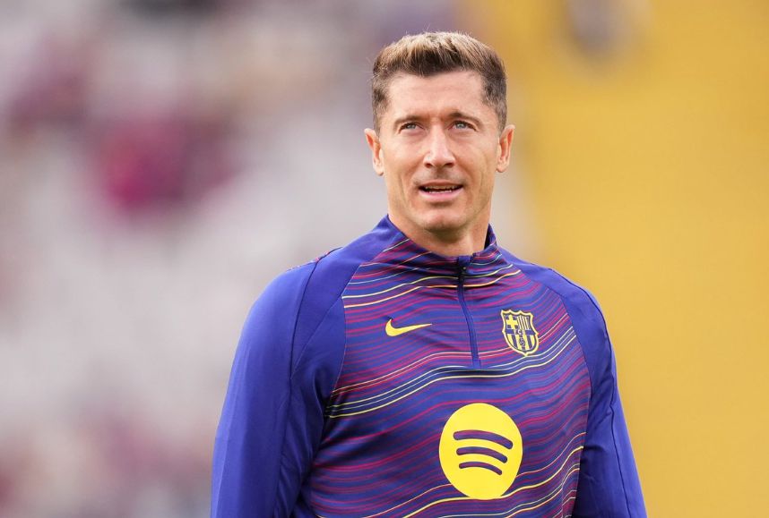 Repórter: Lewandowski aguarda decisão do Barcelona e não negociará com outros times antes disso