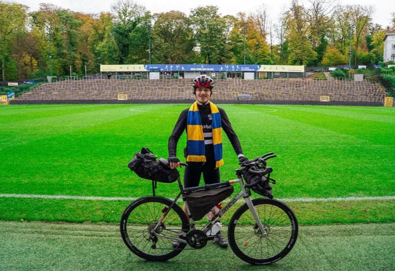 Torcedor do San Giros percorreu 1.570 quilômetros em 10 dias para assistir ao jogo fora de casa da Liga dos Campeões contra o Atlético de Madrid