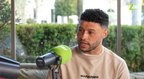 Sem bola para jogar, ele treinou com os Gunners Sub-21. Chamberlain: Quero voltar para a Inglaterra para ficar mais perto da minha família.