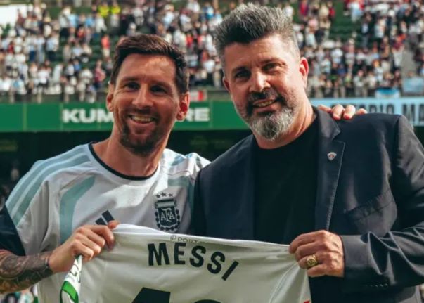 Chefe do Elche: Muito obrigado à seleção argentina por ter vindo treinar e dê as boas-vindas a Messi para se juntar à equipe no futuro