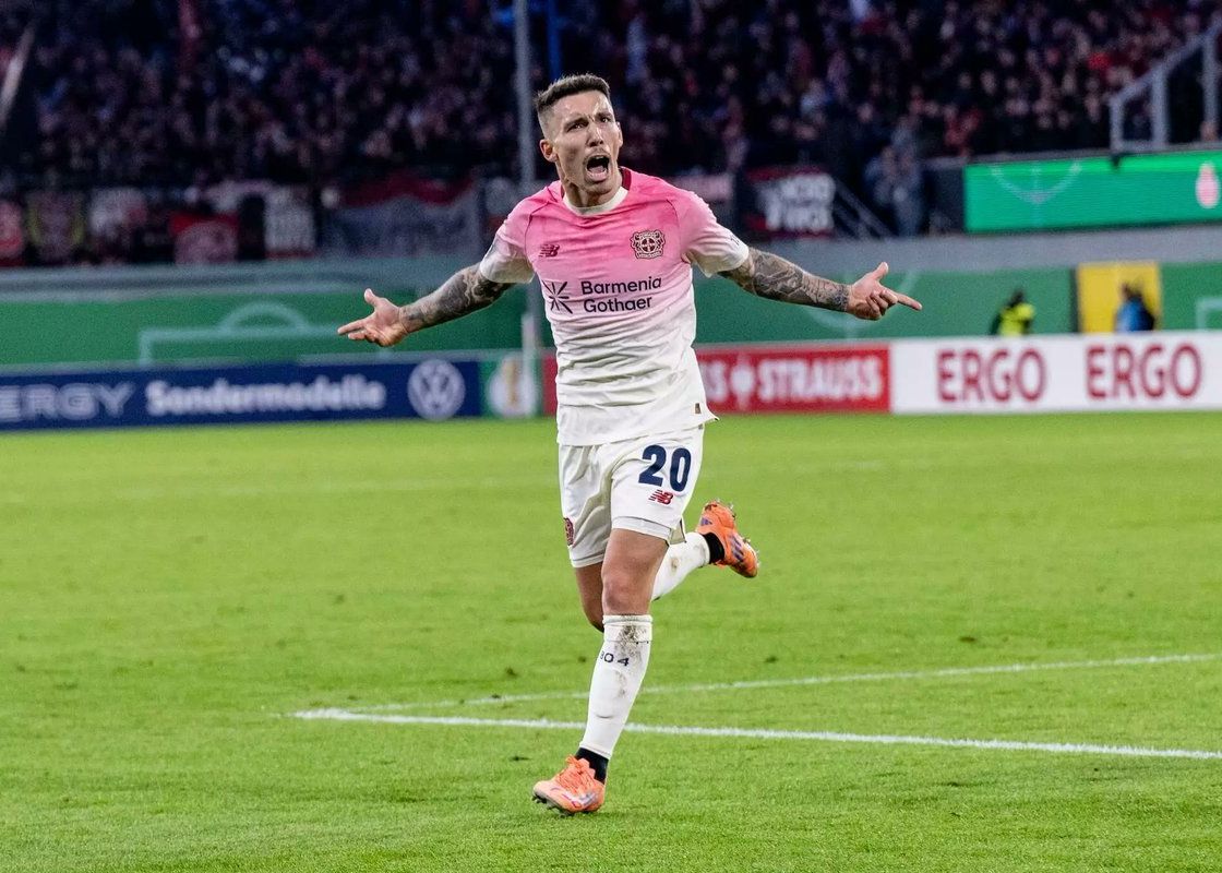 Kickers: Bayern de Munique está monitorando de perto a situação de Grimaldo