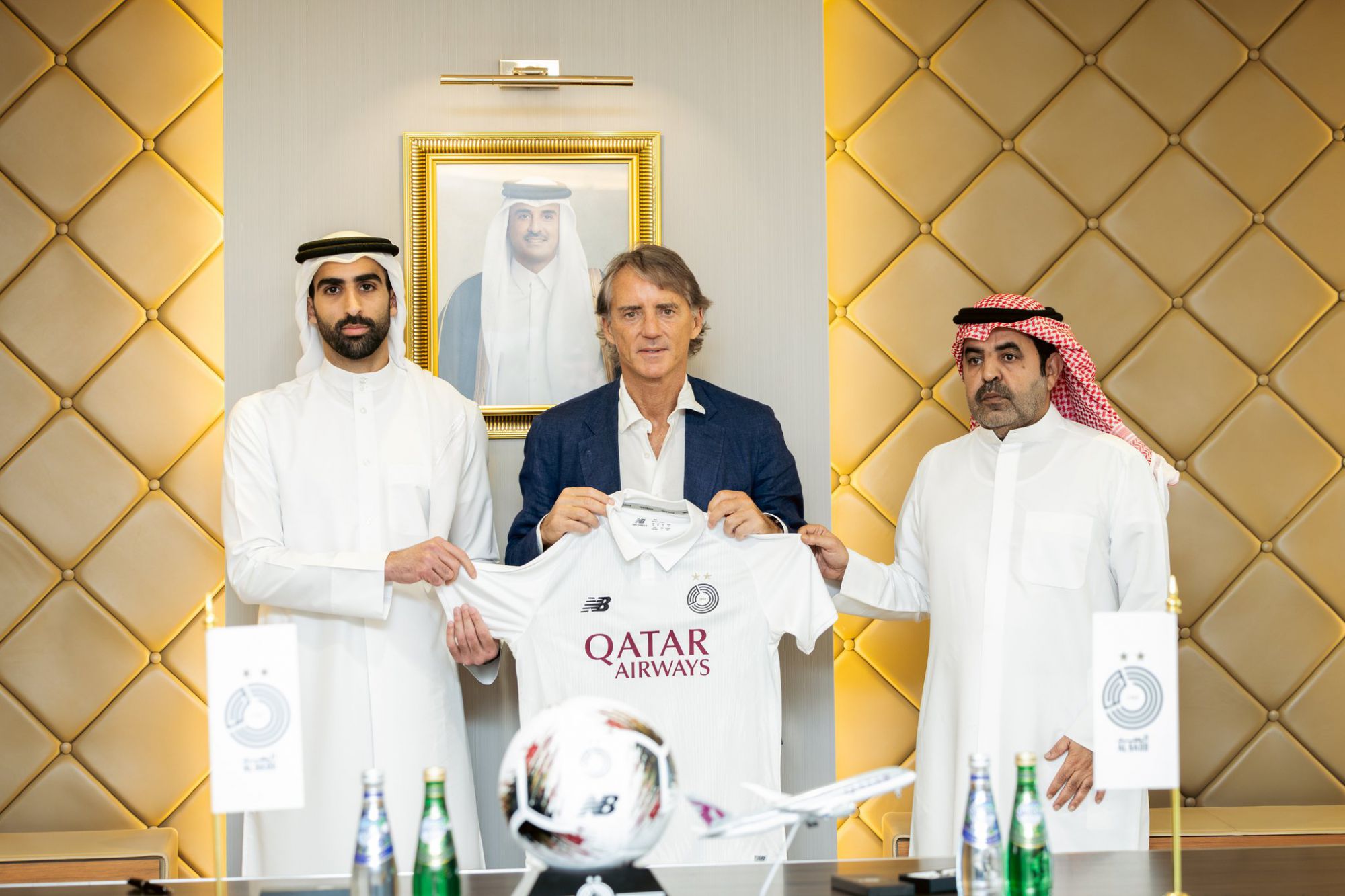 Oficial: Mancini, de 60 anos, treina Qatar Sadr e assina por 2 temporadas e meia